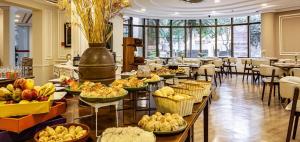 a buffet in a hotel with many plates of food at Paulista Wall Street Flat 03 in São Paulo