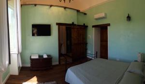 A bed or beds in a room at Villa Mazza al Vesuvio