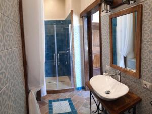 A bathroom at Villa Mazza al Vesuvio