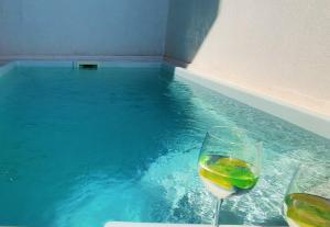Bazén v ubytování Vip Deluxe Apartment Arian nebo v jeho okolí