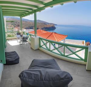 En balkong eller terrass på Corali Suites Andros