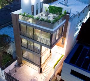 巴兰基亚Edificio Casa Tabor的享有花园建筑的空中景致