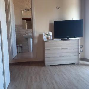 TV a/nebo společenská místnost v ubytování B&B GLI ULIVI