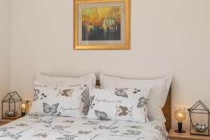Postel nebo postele na pokoji v ubytování Bol Summer Residence