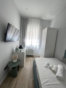 A bed or beds in a room at Il Tempio degli Artisti - Suites
