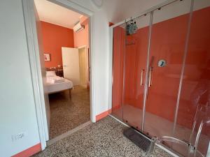 Phòng tắm tại Bed and coffee Rooms Portoferraio