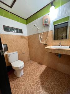 Koupelna v ubytování Sandee Bungalow + 17 fotografií