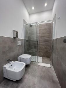A bathroom at Il Tempio degli Artisti - Suites
