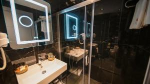 a bathroom with a sink and a mirror at Sea Palm Otel Yalıkavak in Yalıkavak
