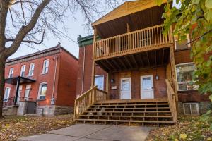 Cozy & Warm - 2BR Apt with King Bed - Steps from Byward Market