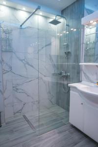 Zdjęcie z galerii obiektu Lovely apartment with balcony in the city center w mieście Kateríni