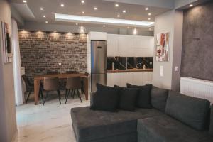 Zdjęcie z galerii obiektu Lovely apartment with balcony in the city center w mieście Kateríni
