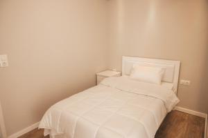 Zdjęcie z galerii obiektu Lovely apartment with balcony in the city center w mieście Kateríni