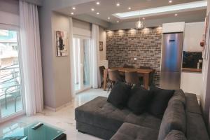 Zdjęcie z galerii obiektu Lovely apartment with balcony in the city center w mieście Kateríni