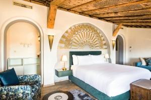 Ein Bett oder Betten in einem Zimmer der Unterkunft Dar Echchaouen Maison d'Hôtes & Riad