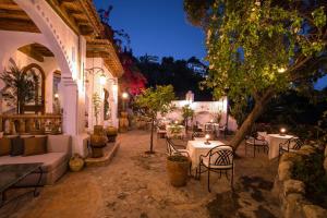 Ein Garten an der Unterkunft Dar Echchaouen Maison d'Hôtes & Riad