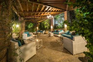 Ein Sitzbereich in der Unterkunft Dar Echchaouen Maison d'Hôtes & Riad