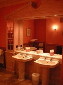 
a bathroom with two sinks and a mirror at Buckingham Hotel in Buxton
