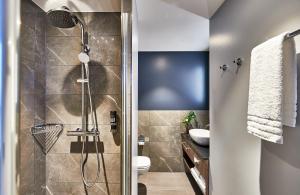 Koupelna v ubytování NYX Hotel Warsaw by Leonardo Hotels