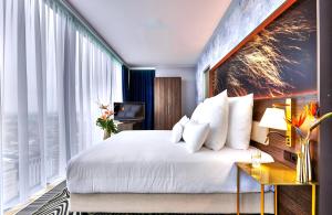 Postel nebo postele na pokoji v ubytování NYX Hotel Warsaw by Leonardo Hotels