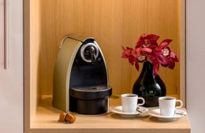Leonardo Hotel Zurich Airport的咖啡和沏茶工具