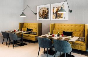 Leonardo Hotel Zurich Airport的休息区