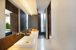 Koupelna v ubytování Monolocale Luxury Resort & Spa Seminyak by Ini Vie Hospitality
