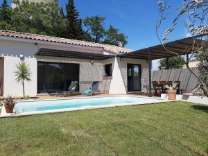 Πισίνα στο ή κοντά στο Elegant Villa in Sainte Valière