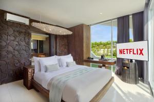 Postel nebo postele na pokoji v ubytování Monolocale Luxury Resort & Spa Seminyak by Ini Vie Hospitality