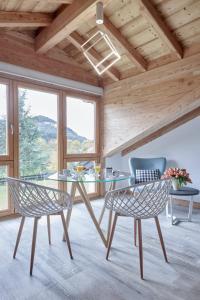 a dining room with a glass table and two chairs at Apartamentos Ea Astei in Ea