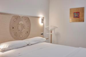 Posteľ alebo postele v izbe v ubytovaní Apartamentos Ea Astei