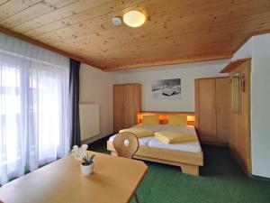 Postel nebo postele na pokoji v ubytování Hotel Wasserfall - including Summercard + 37 fotografií