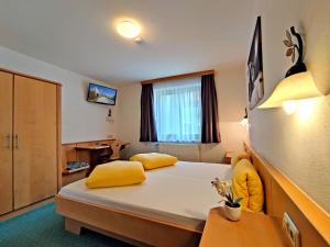Postel nebo postele na pokoji v ubytování Hotel Wasserfall - including Summercard
