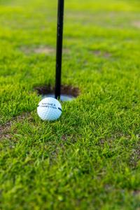 Golf v apartmánu nebo okolí