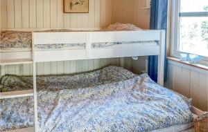 Krevet ili kreveti na kat u jedinici u objektu Stunning Home In Mandal With Kitchen
