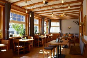 Gasthof zur Traubeにあるレストランまたは飲食店