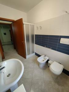ห้องน้ำของ Appartamento RoccaForte Bi Rosso Trapani