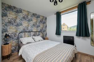 Posteľ alebo postele v izbe v ubytovaní Sarnia Łąka Domek 1 z Prywatnym Jacuzzi