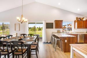 a kitchen and dining room with a table and chairs at Hidden Valley Haven in Cle Elum