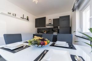 KruševoにあるHoliday home with swimming pool Villa Camelliaのギャラリーの写真 +6枚の写真