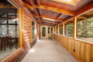 Fotografie z fotogalerie ubytování Alpine Meadows Log Cabin v destinaci Girdwood