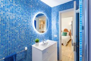 Ein Badezimmer in der Unterkunft La Ola Beach House