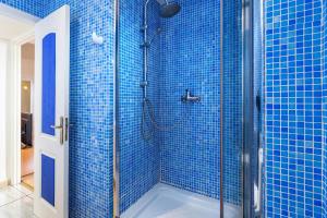Ein Badezimmer in der Unterkunft La Ola Beach House