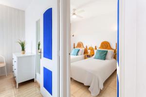 Ein Bett oder Betten in einem Zimmer der Unterkunft La Ola Beach House