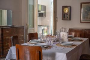 Un restaurante o sitio para comer en Casa Papadia - Trilocale Gelsomino