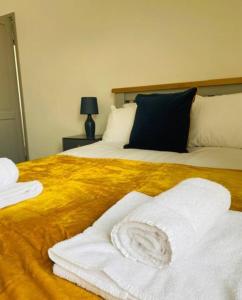 a bedroom with two white towels on a bed at Barry Townhouse in Barry