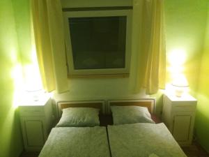 Posteľ alebo postele v izbe v ubytovaní Badacsonyi Lugas apartmanok
