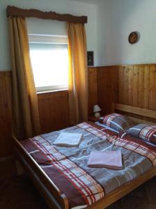 Posteľ alebo postele v izbe v ubytovaní Badacsonyi Lugas apartmanok