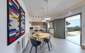 Fotografie z fotogalerie ubytování Sea view villa with private pool close to the beach v destinaci Karteros