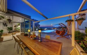 Fotografie z fotogalerie ubytování Sea view villa with private pool close to the beach v destinaci Karteros